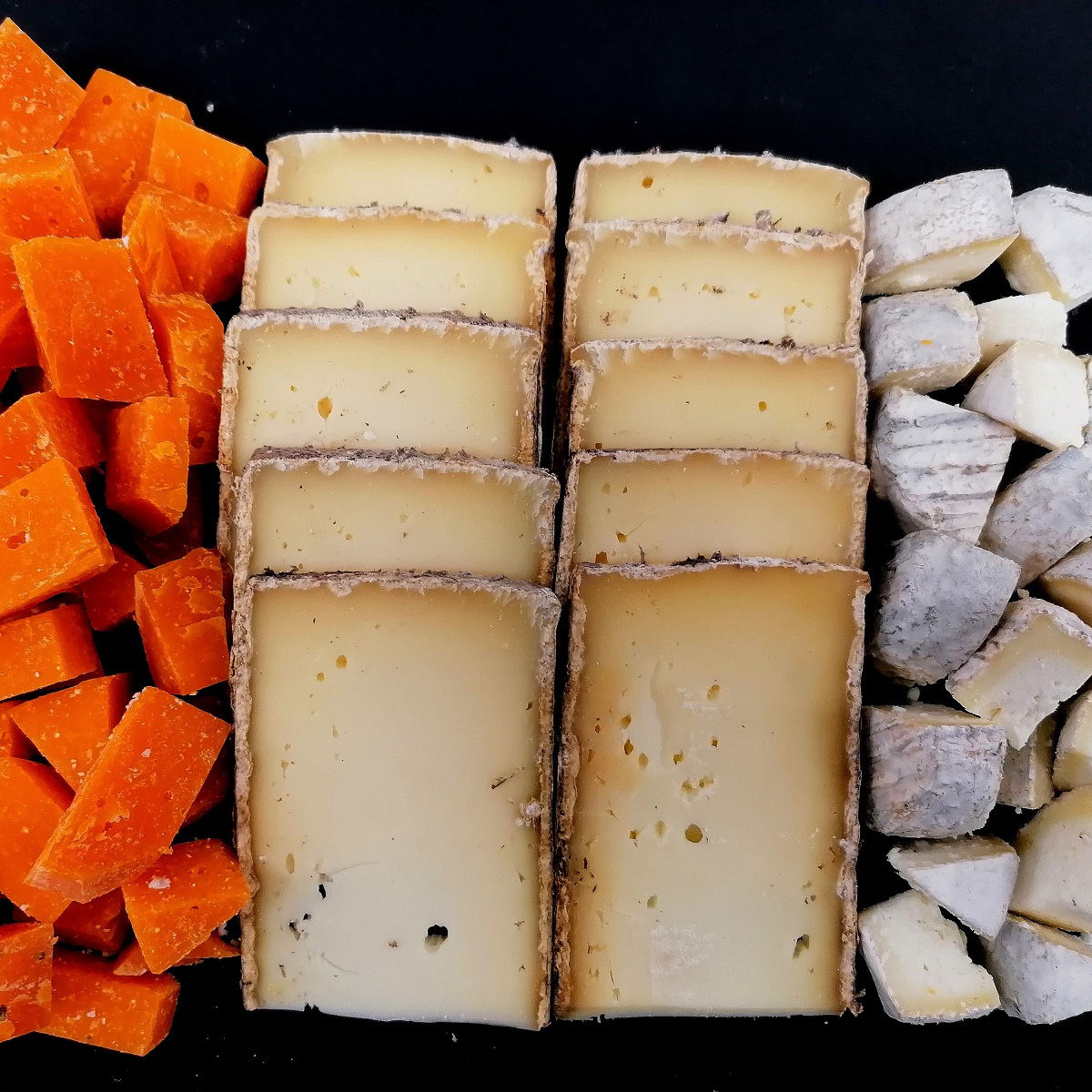 La Planche Apéro : Mimolette, Tomme de Savoie et Crottins de Chavignol