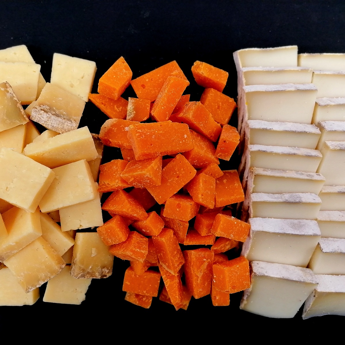 La Planche Apéro : Cantal 6 mois, Mimolette et Tomme de brebis du Larzac
